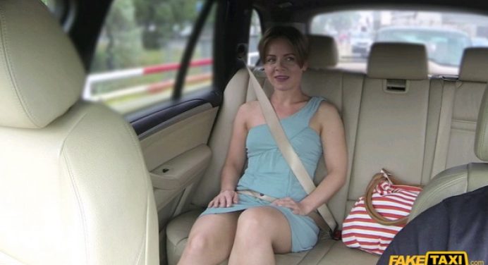 Fake Taxi Elemanın Koca Sikini Merak Eden Sasha Beni Sik Diyor Türkçe Altyazılı Porno